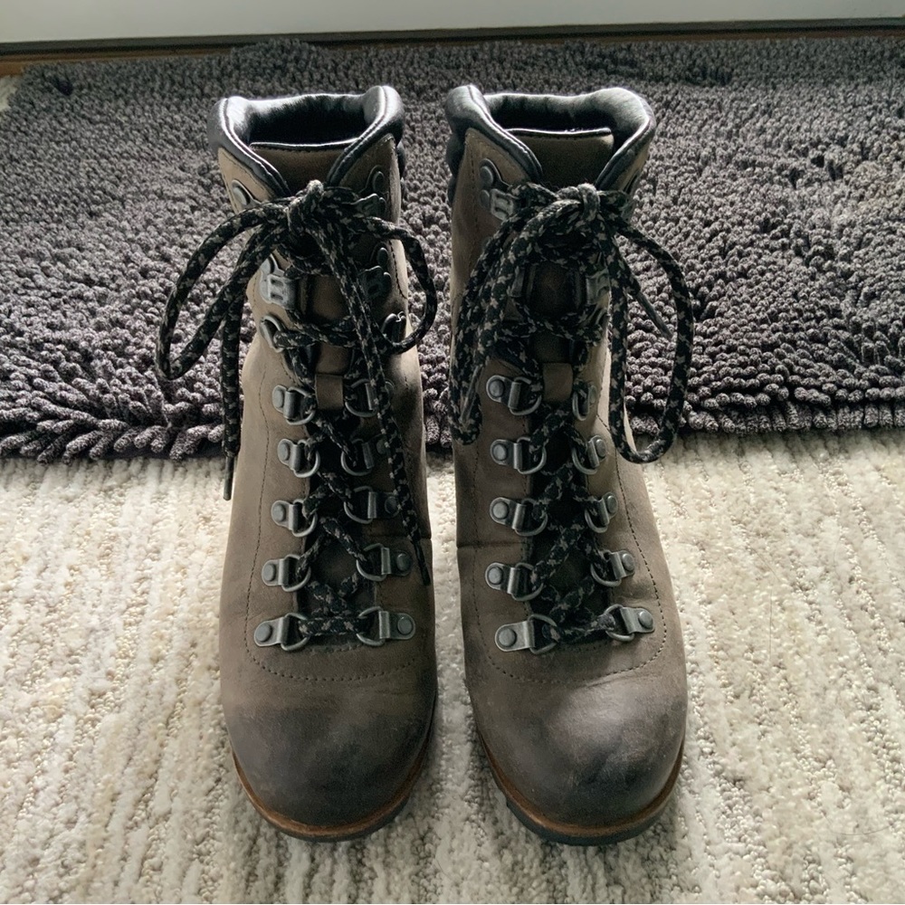 Sorel Women’s Conquest Waterproof Wedge Boots